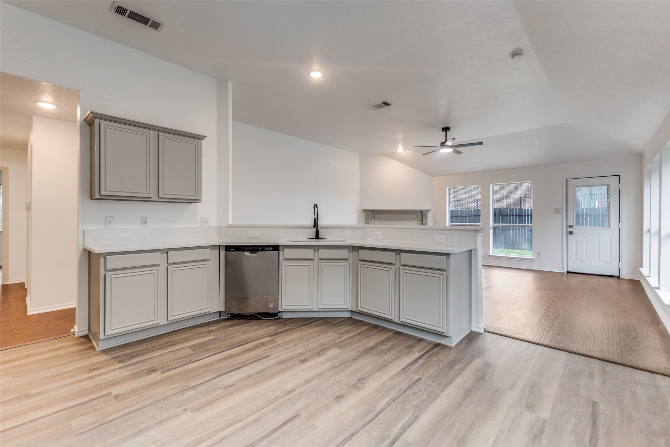 1409 Jessica Lane Mesquite TX 75149