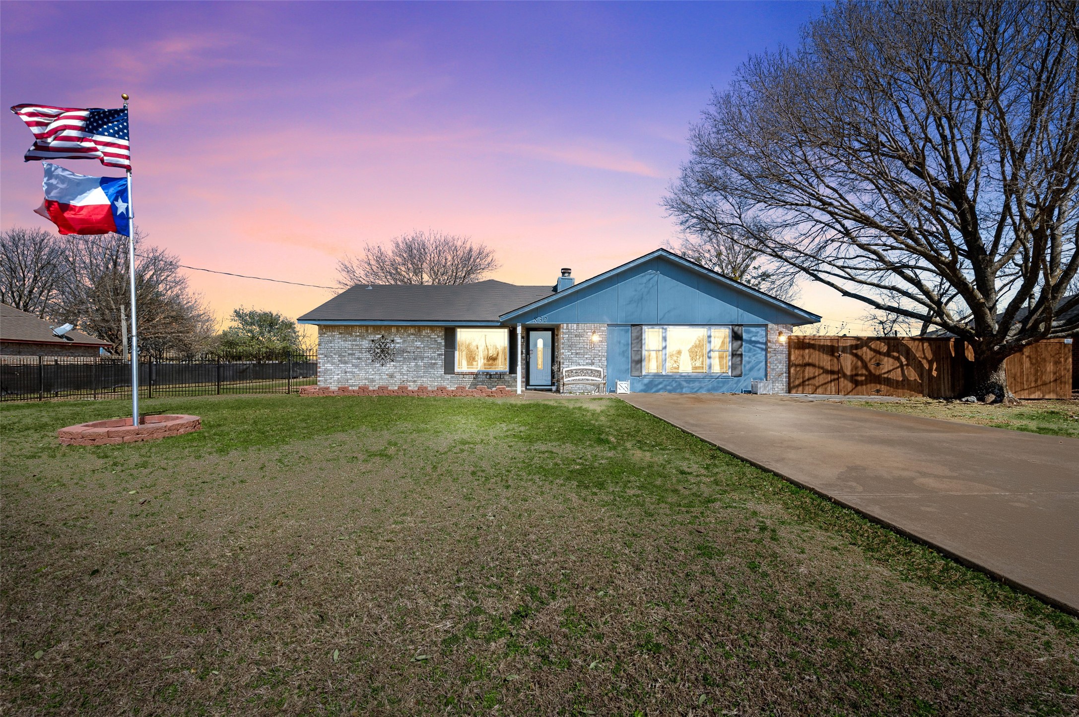 832 Lynn Ann Drive Red Oak TX 75154