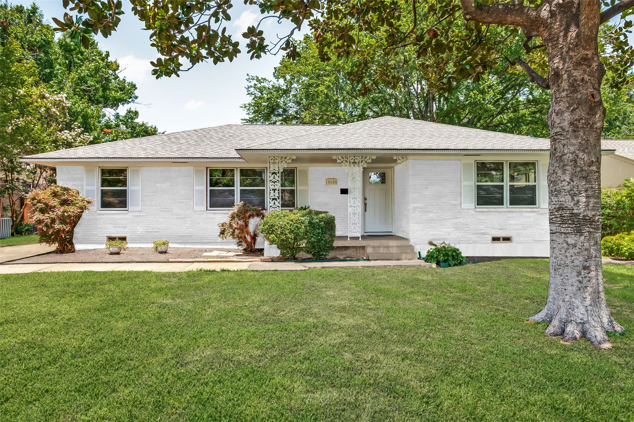 10605 Estate Lane Dallas TX 75238