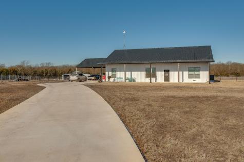 481 County Road 4928 Trenton TX 75490
