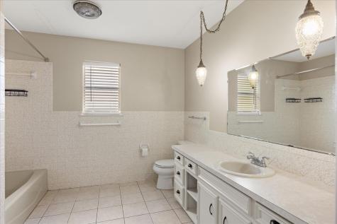 1110 Gifford Drive Granbury TX 76048