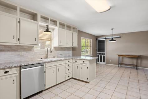 1110 Gifford Drive Granbury TX 76048