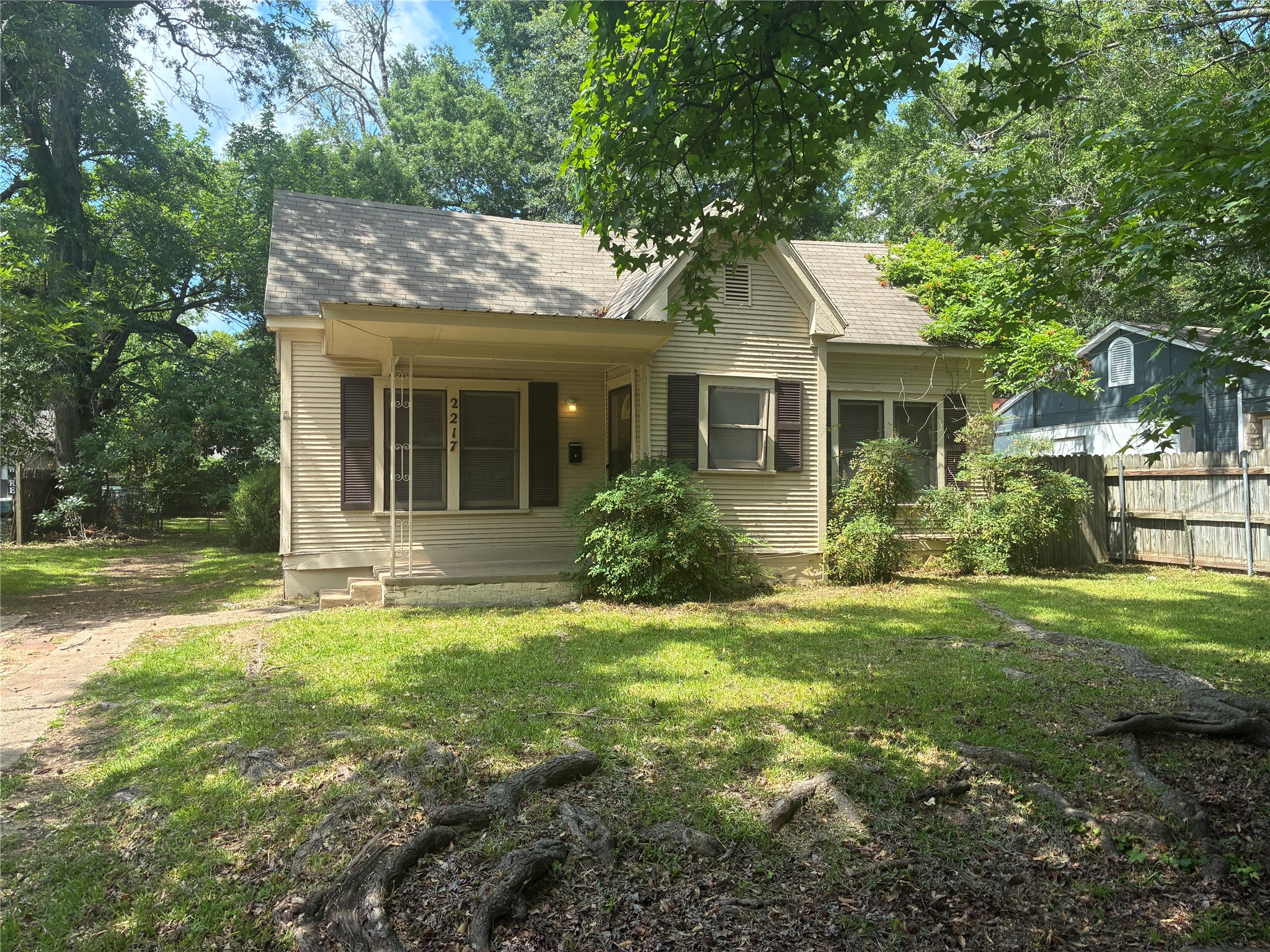 2217 Simpson Street Paris TX 75460