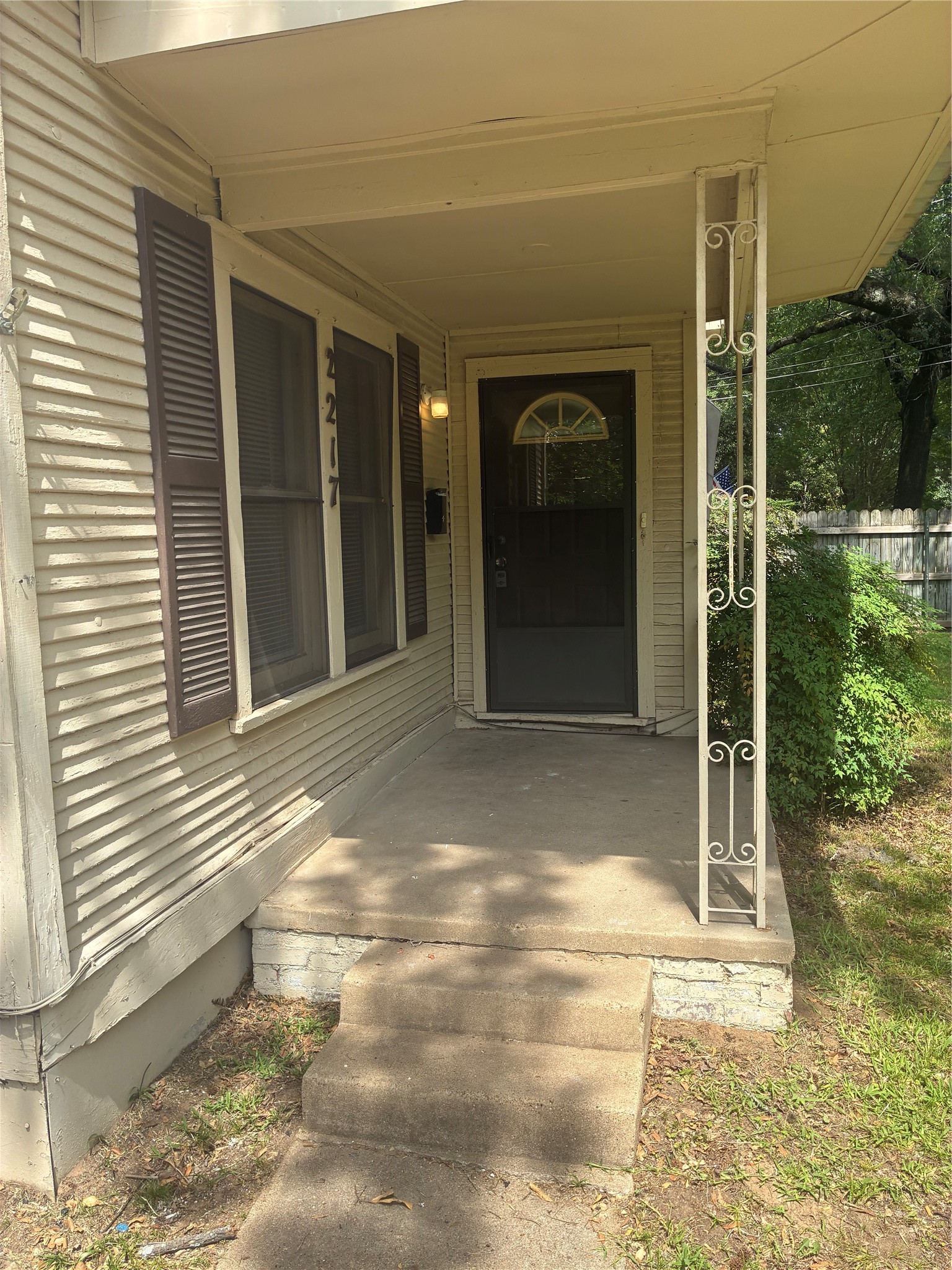 2217 Simpson Street Paris TX 75460
