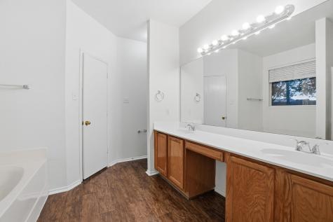 100 Bob White Drive Red Oak TX 75154