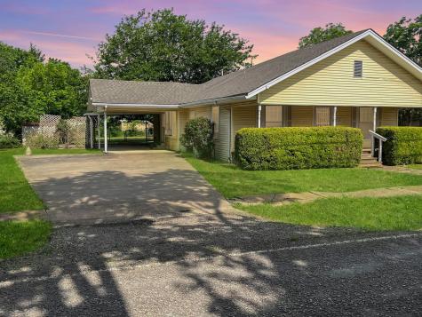 602 S Pearl Street Trenton TX 75490