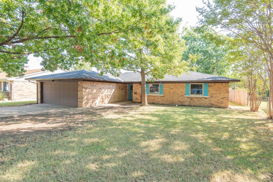 713 Holiday Drive Sherman TX 75090