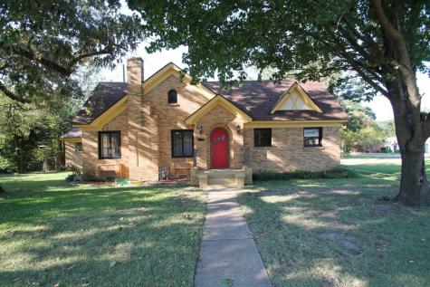104 W High Street Grand Saline TX 75140