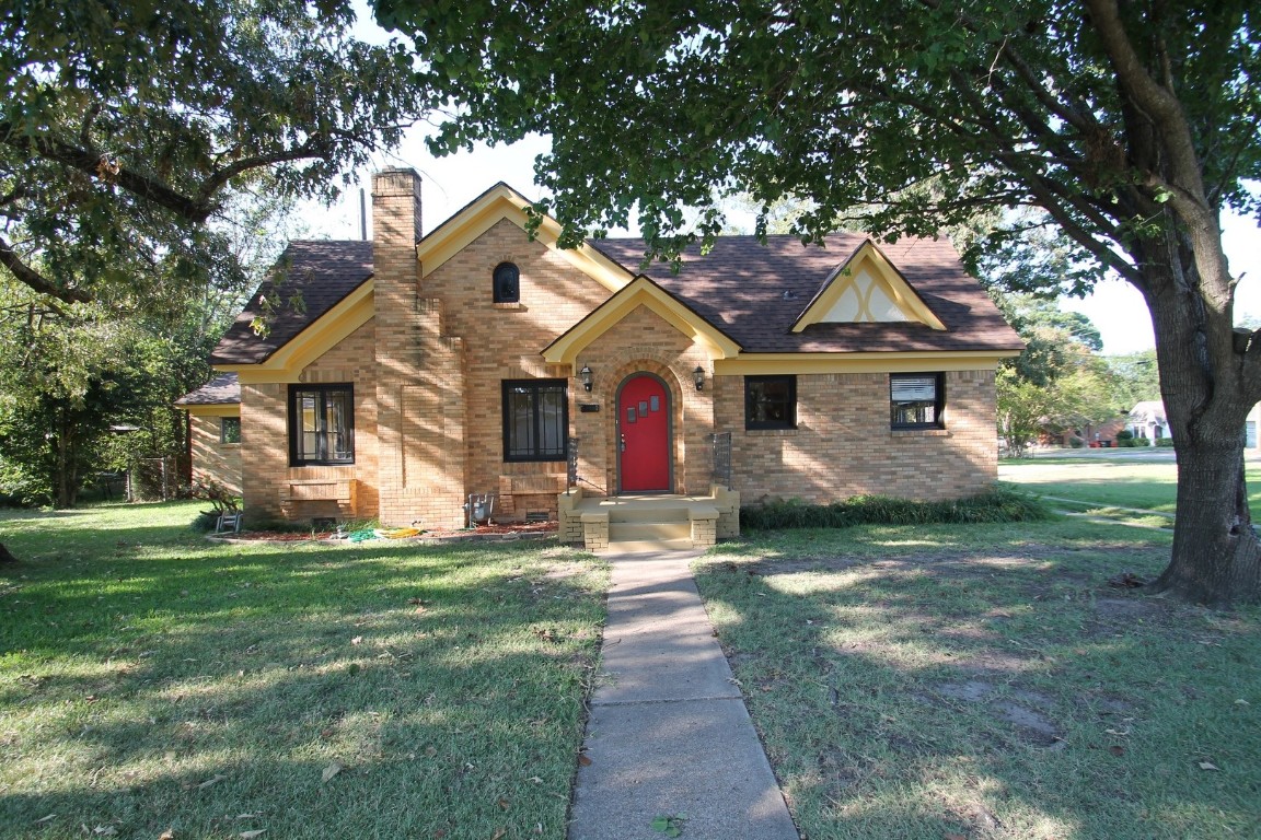 104 W High Street Grand Saline TX 75140