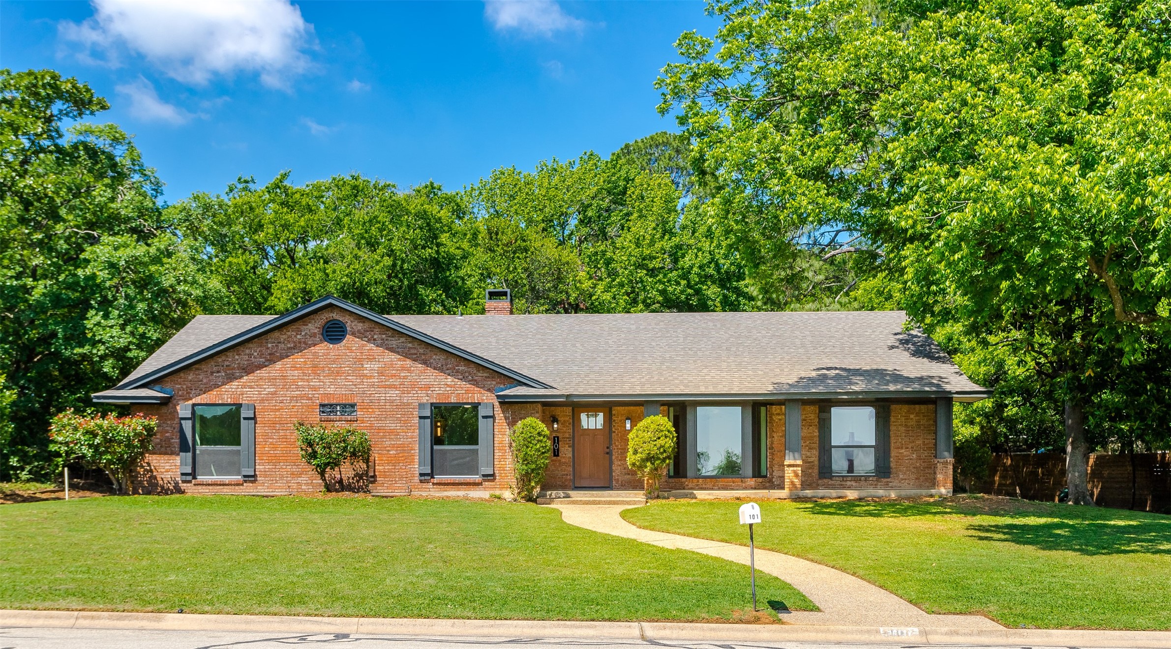 101 Hollyhill Lane Denton TX 76205
