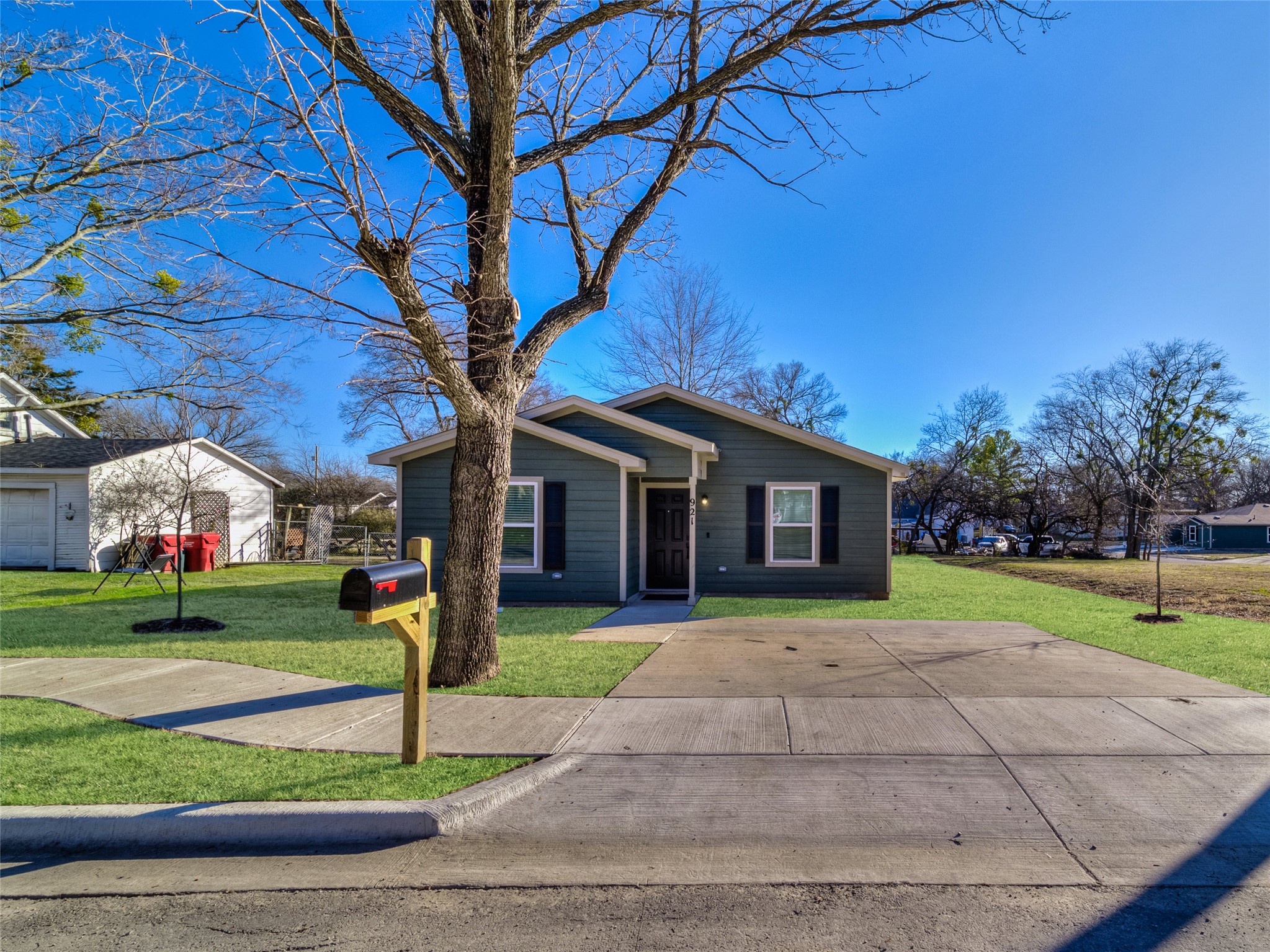 921 W 9th Street Bonham TX 75418