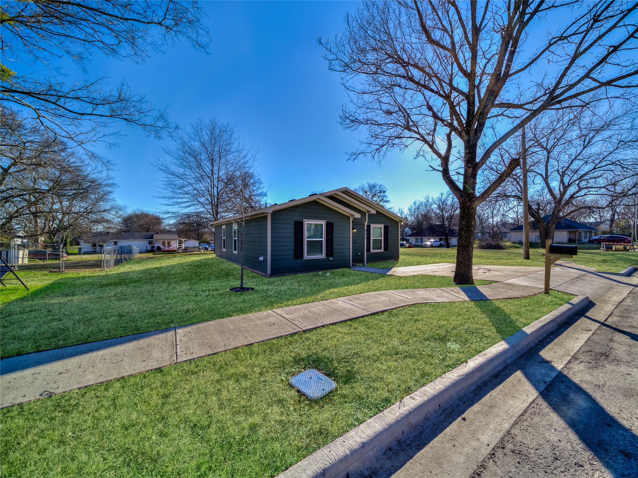 921 W 9th Street Bonham TX 75418