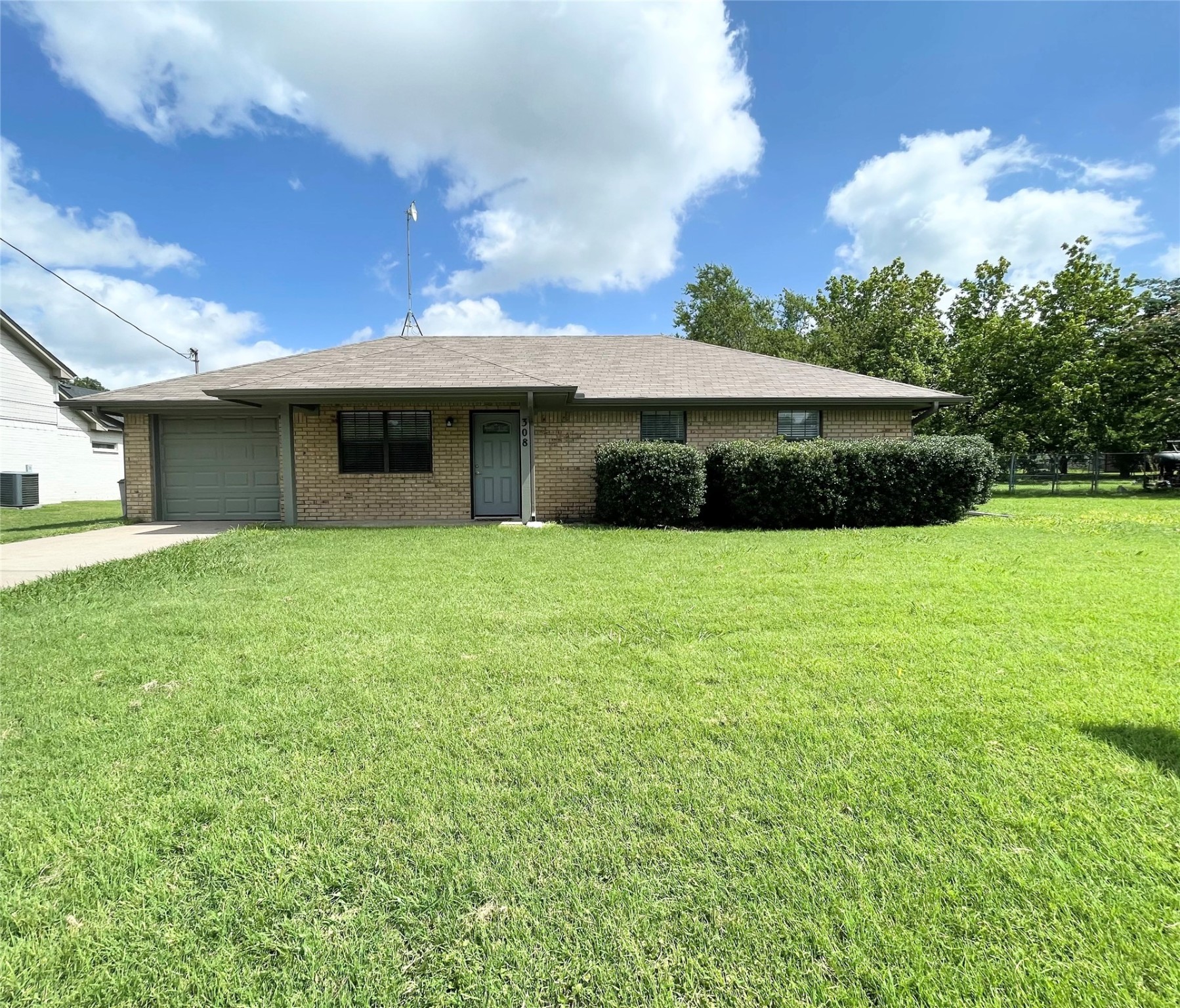 308 W 5th Street Weatherford TX 76086
