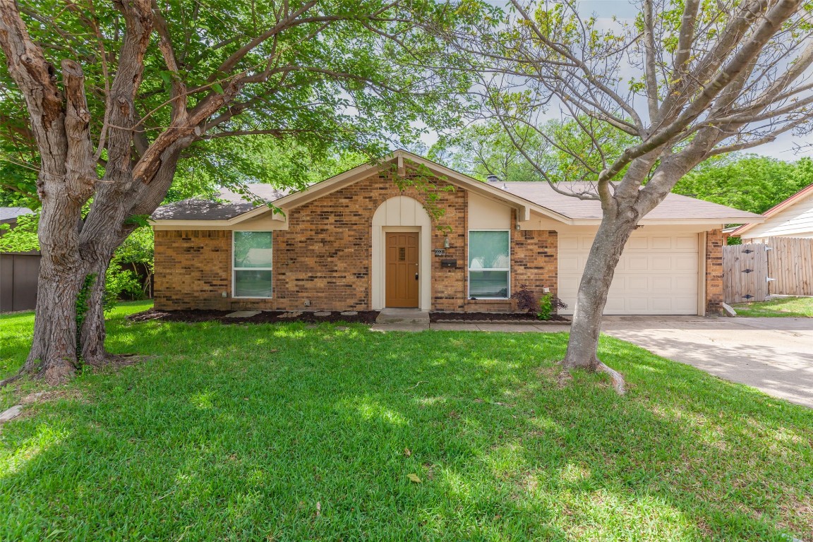 322 Valley Cove Drive Garland TX 75043