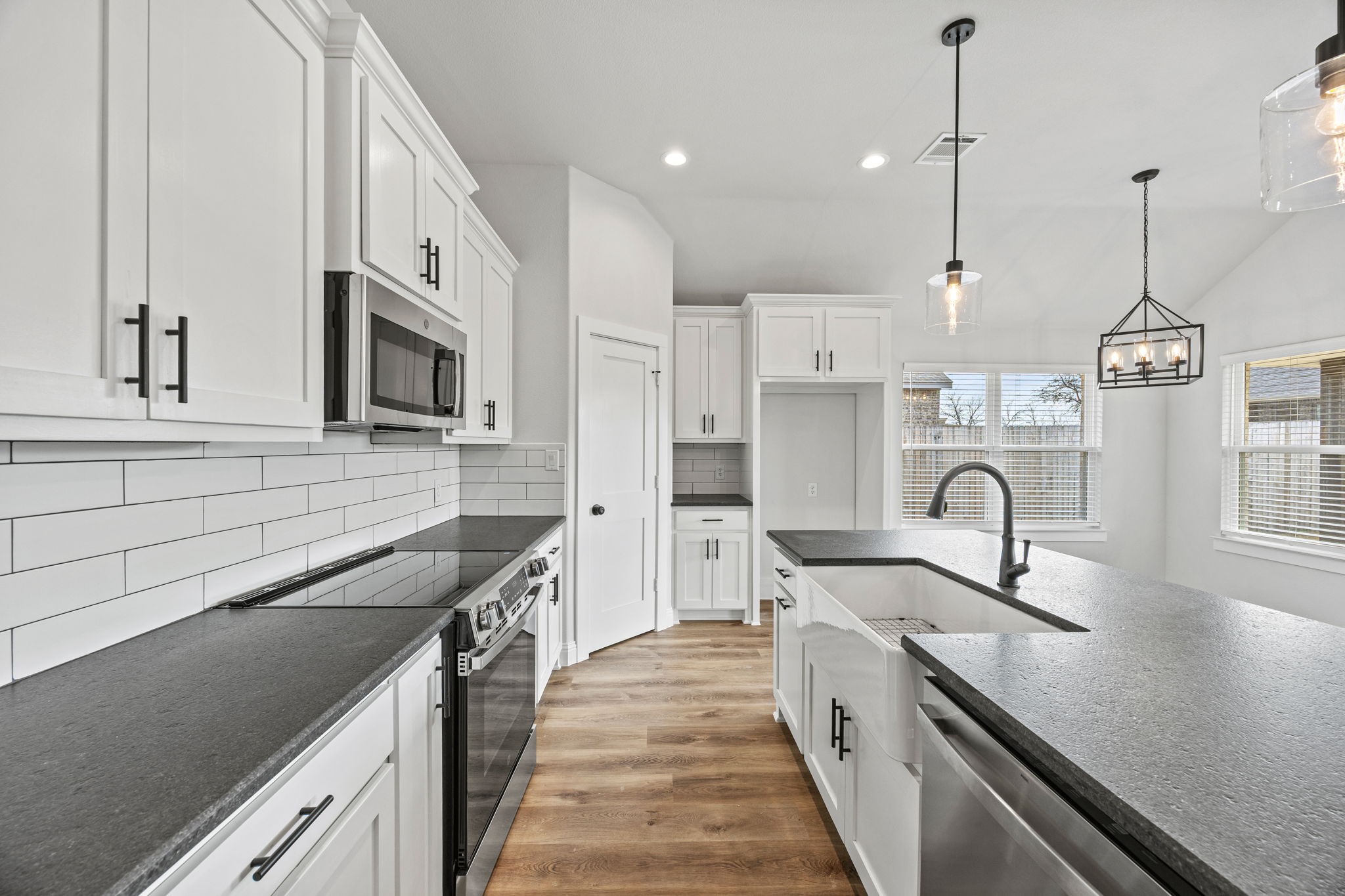 102 Maverick Trail Valley View TX 76272