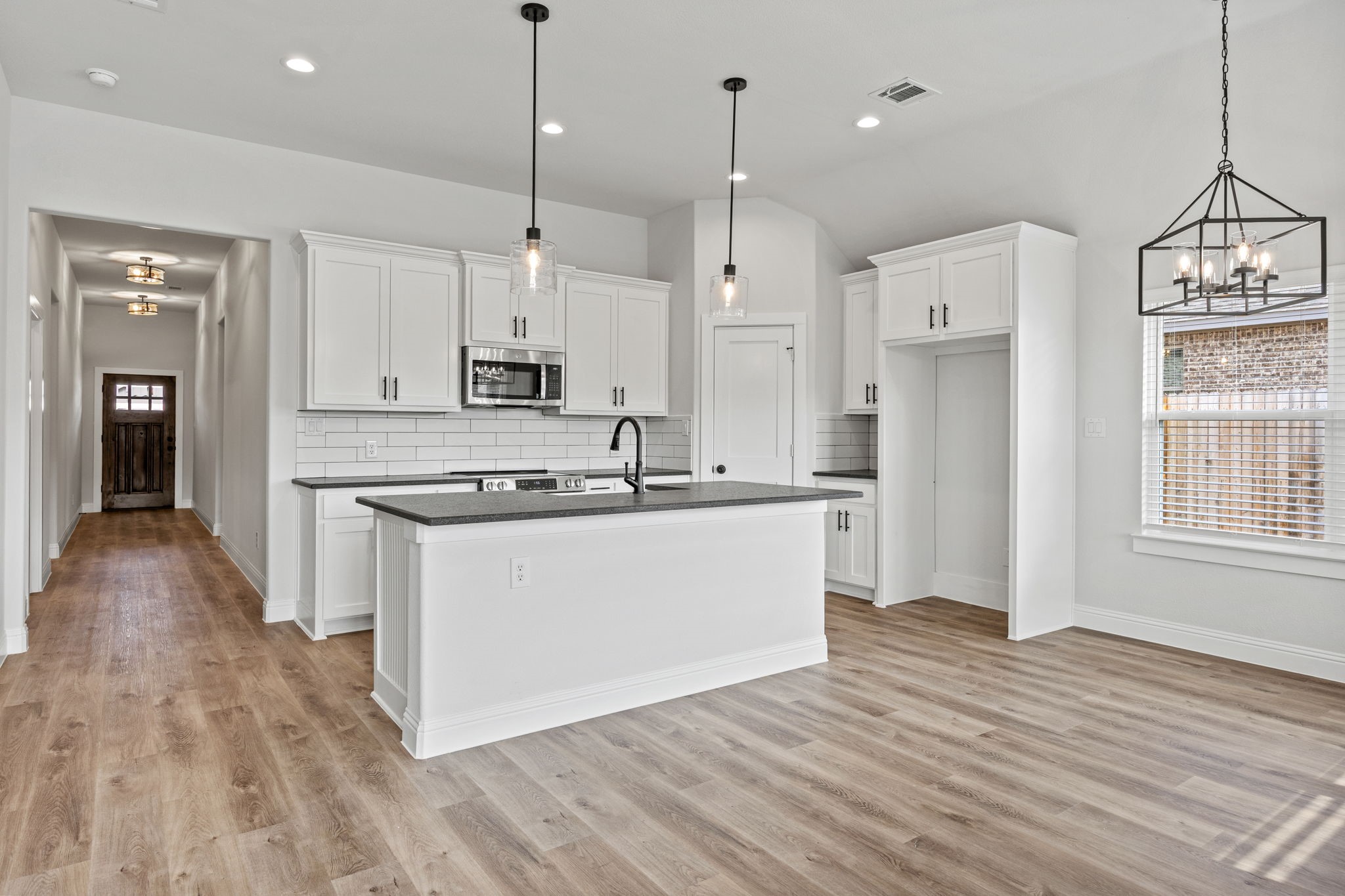102 Maverick Trail Valley View TX 76272