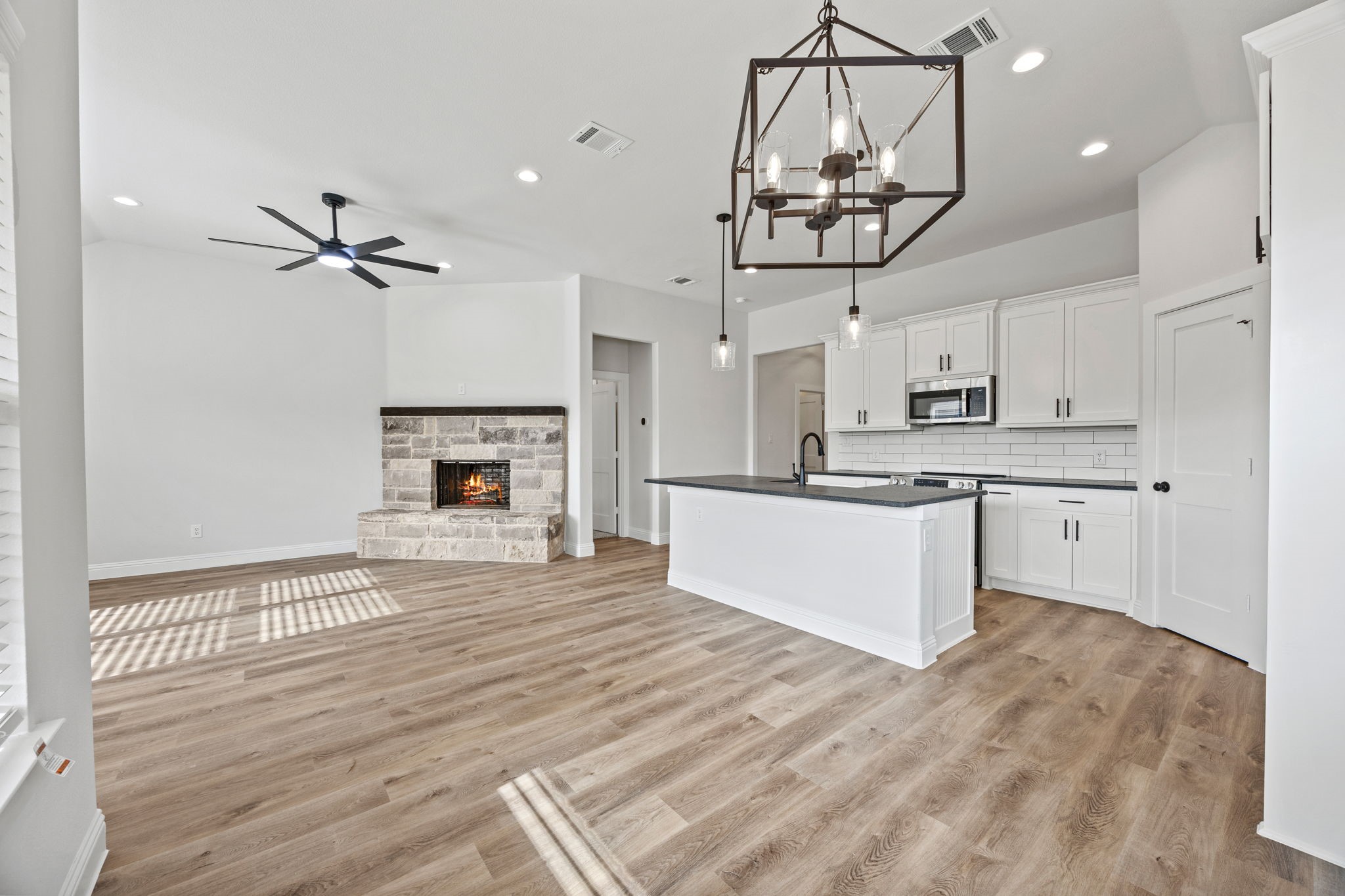 102 Maverick Trail Valley View TX 76272