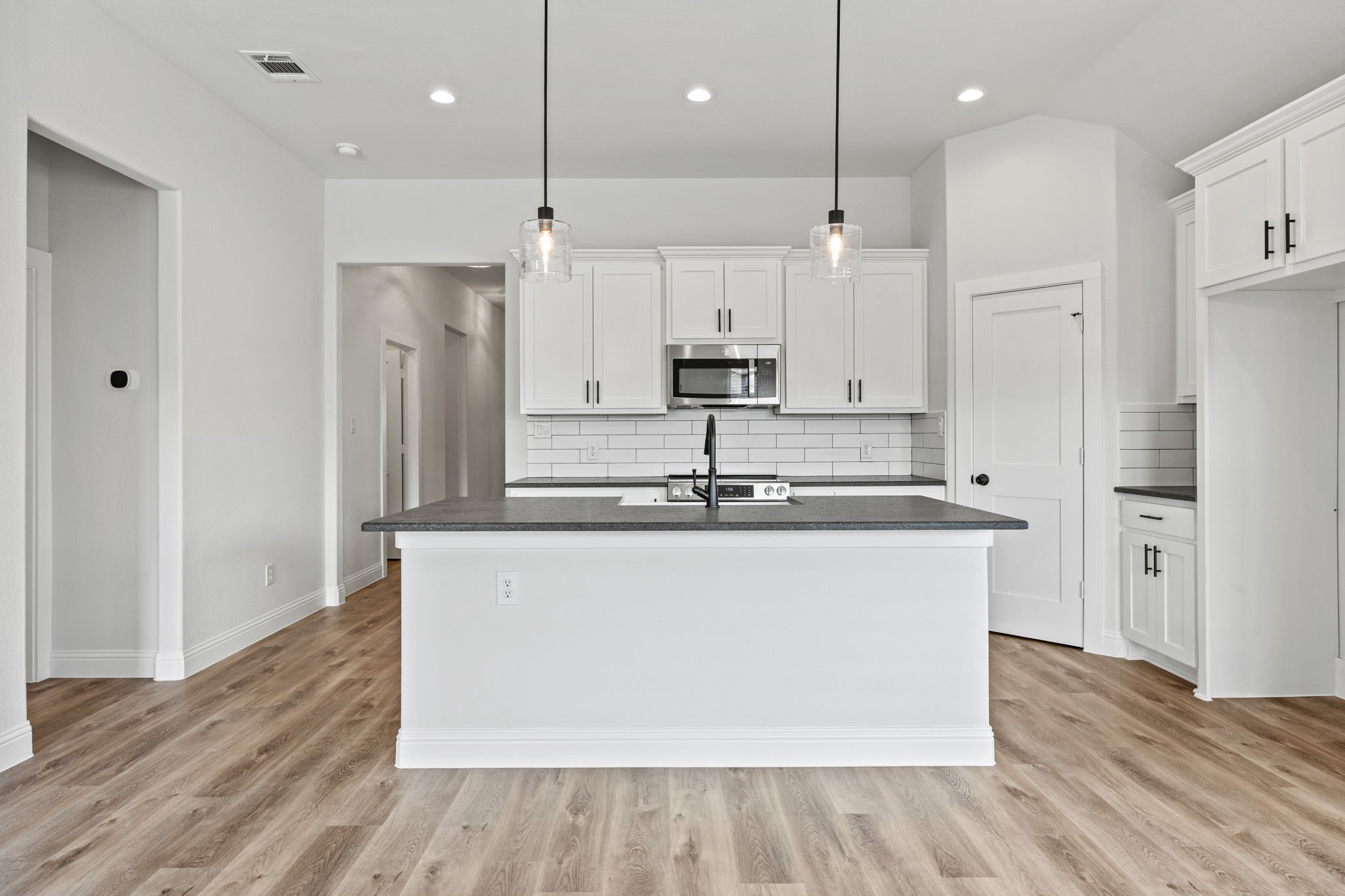 102 Maverick Trail Valley View TX 76272