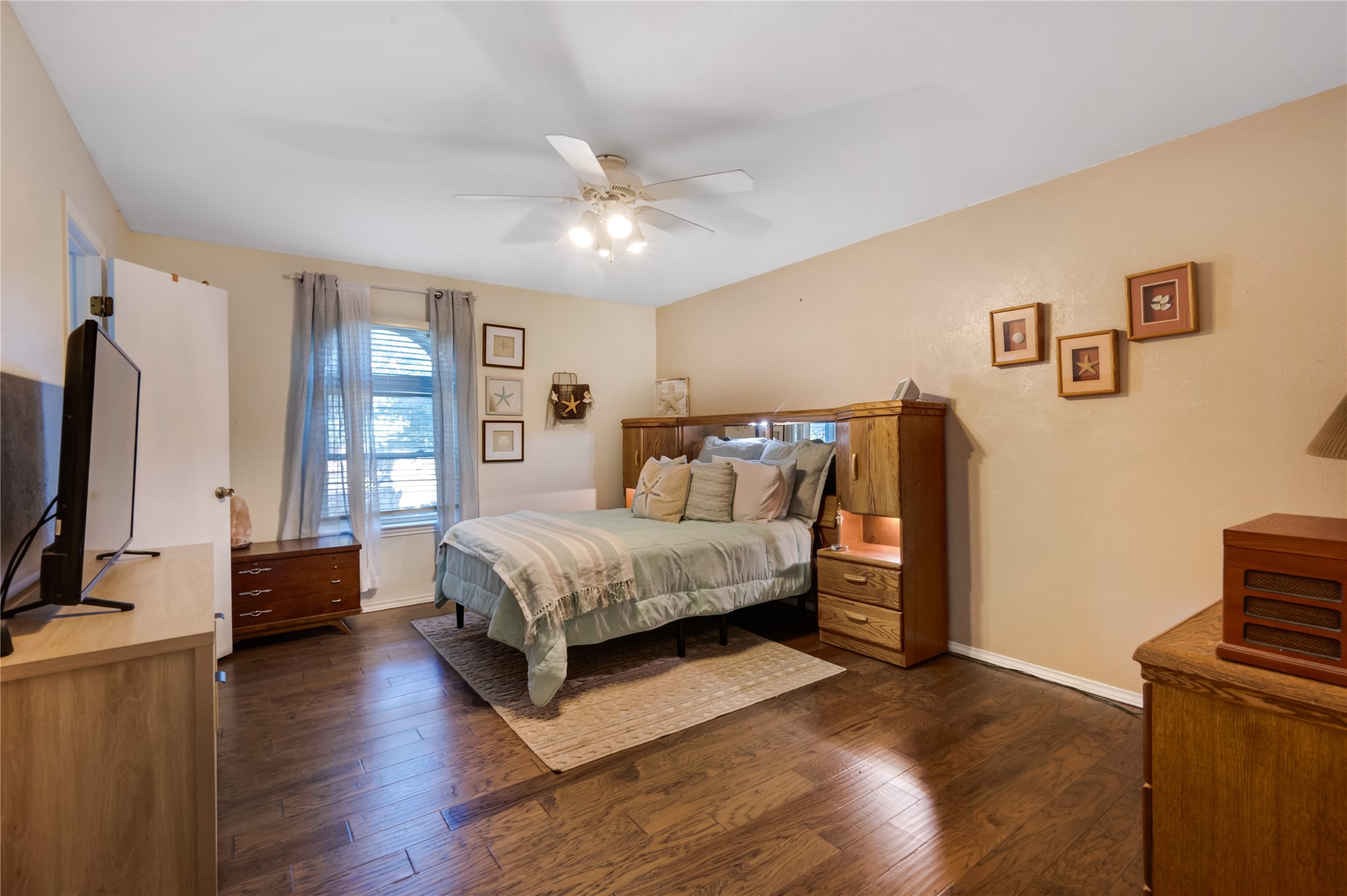 840 S Ridgeway Drive Cleburne TX 76033