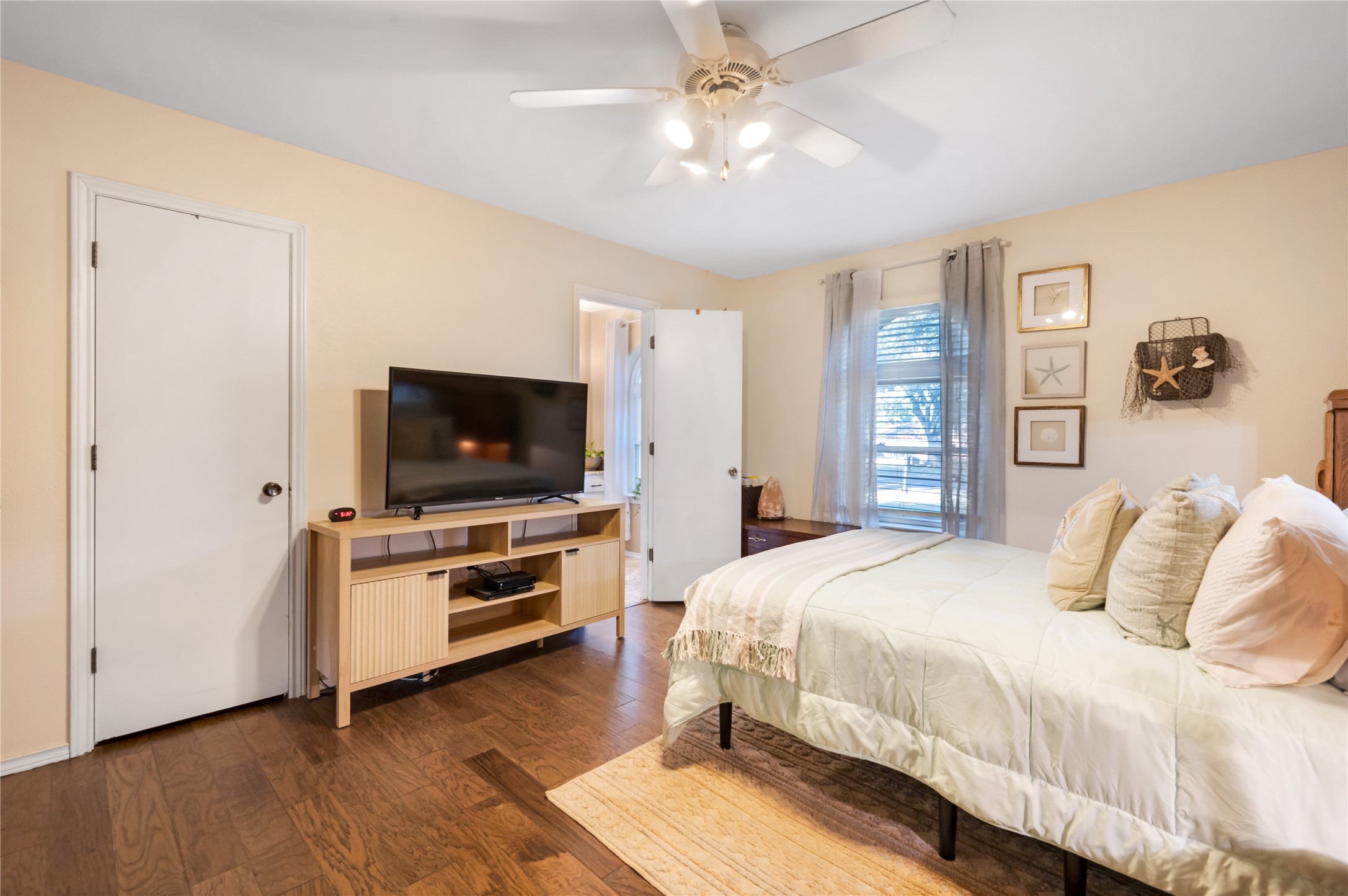 840 S Ridgeway Drive Cleburne TX 76033