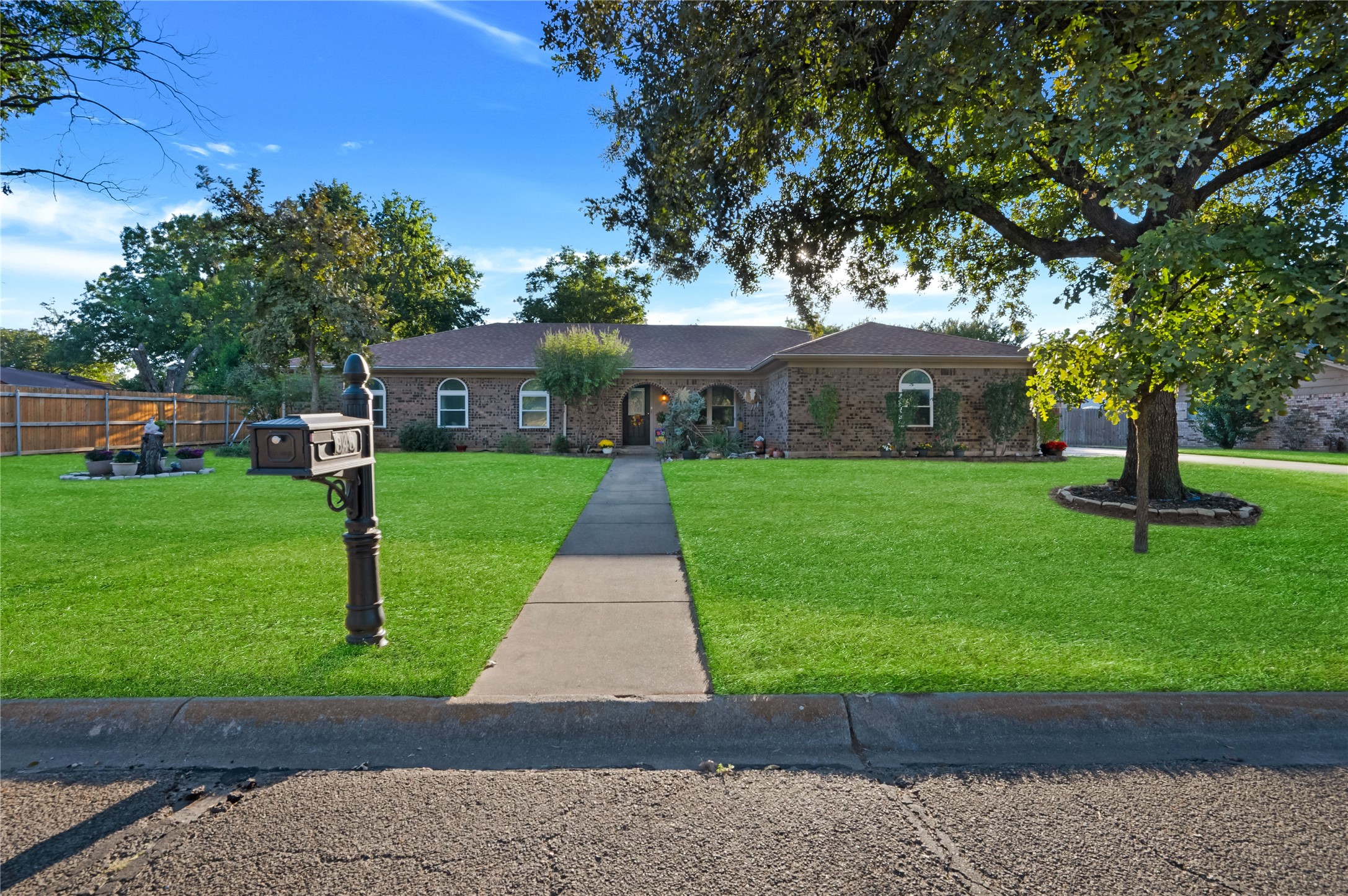 840 S Ridgeway Drive Cleburne TX 76033