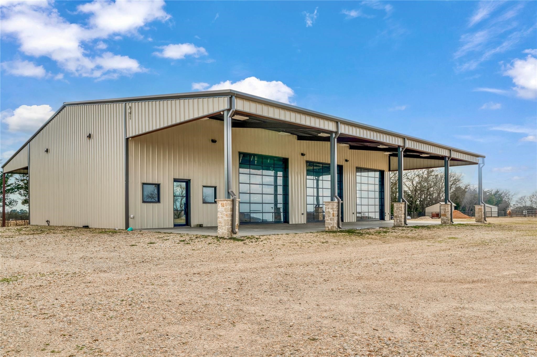 2106 County Road 43250 Paris TX 75462