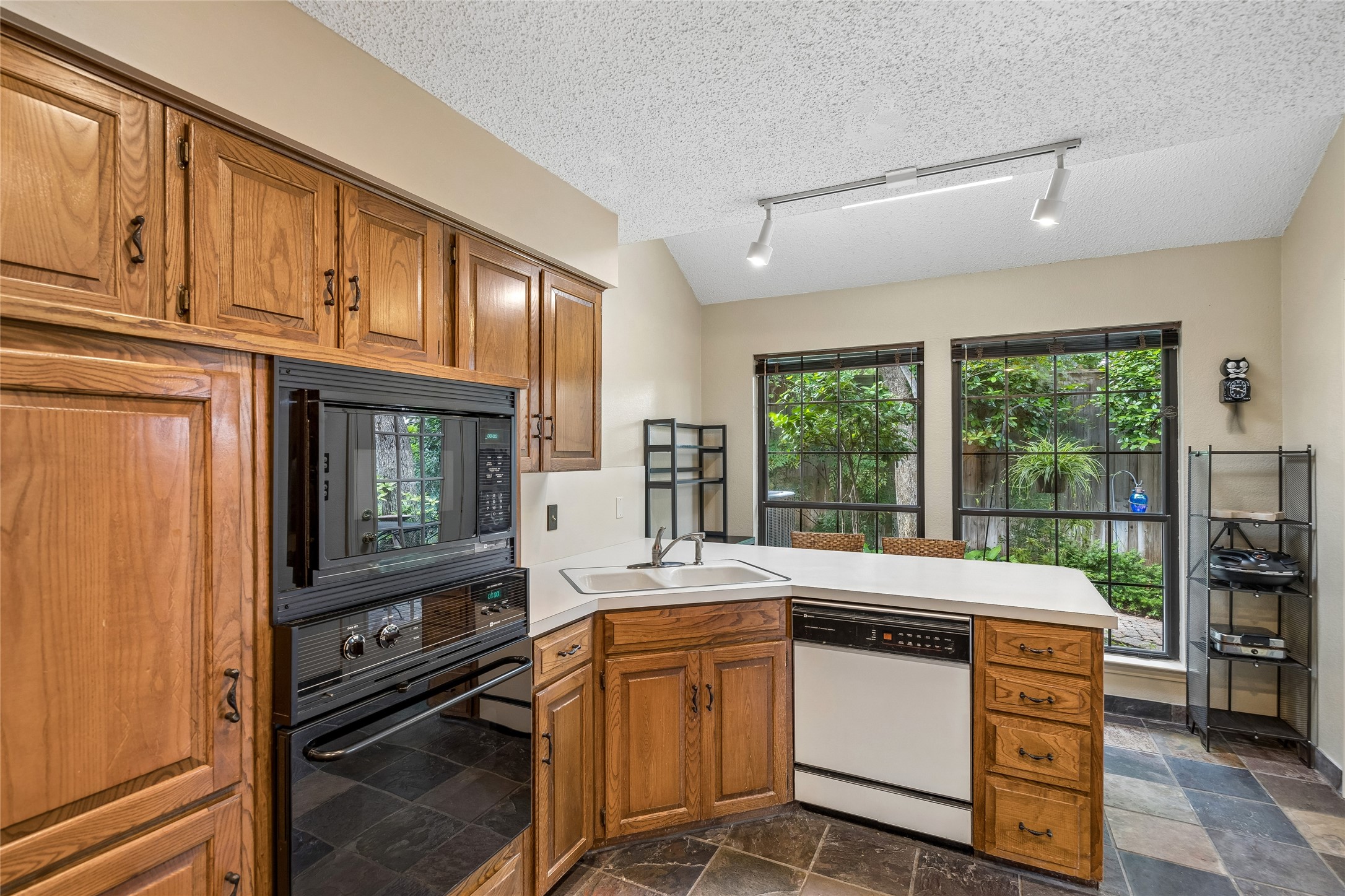 5503 Timber Green Drive Arlington TX 76016