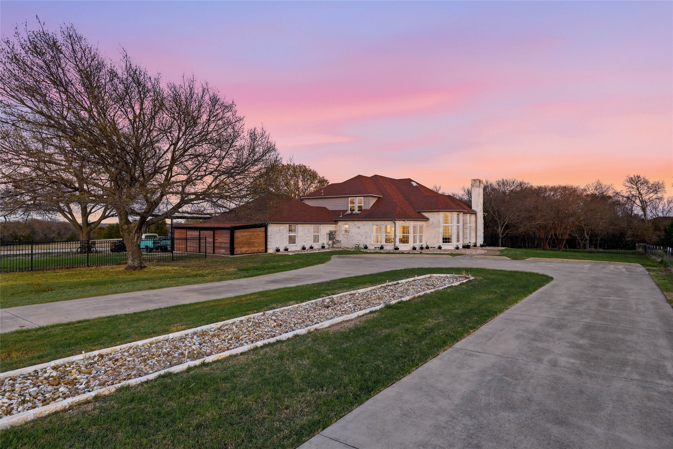 243 S King Road Heath TX 75126