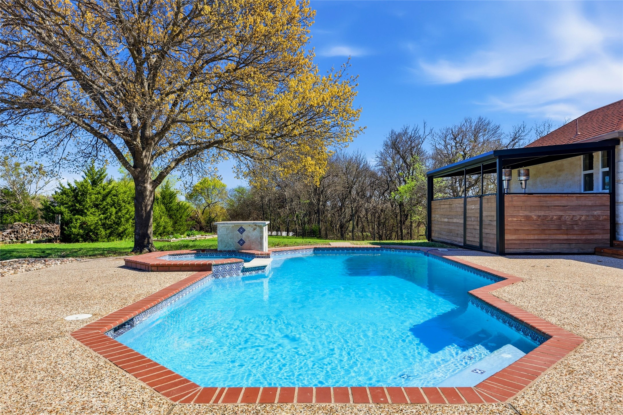 243 S King Road Heath TX 75126