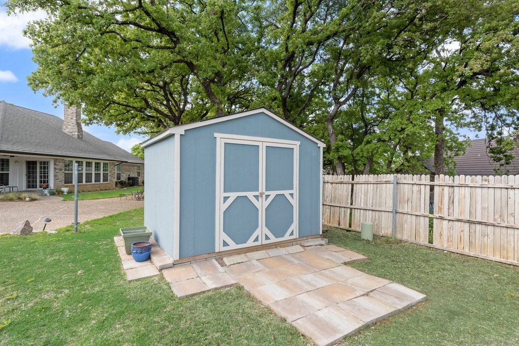 6155 Highwoods Court Fort Worth TX 76112