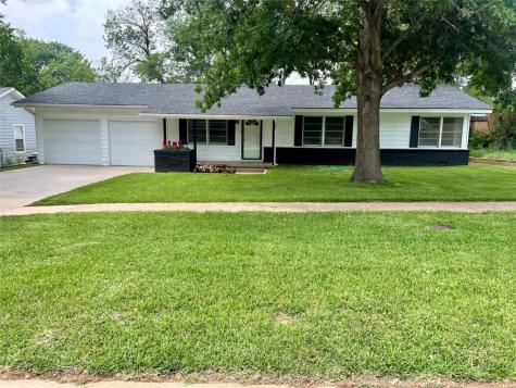 1305 Hillcrest Drive Graham TX 76450