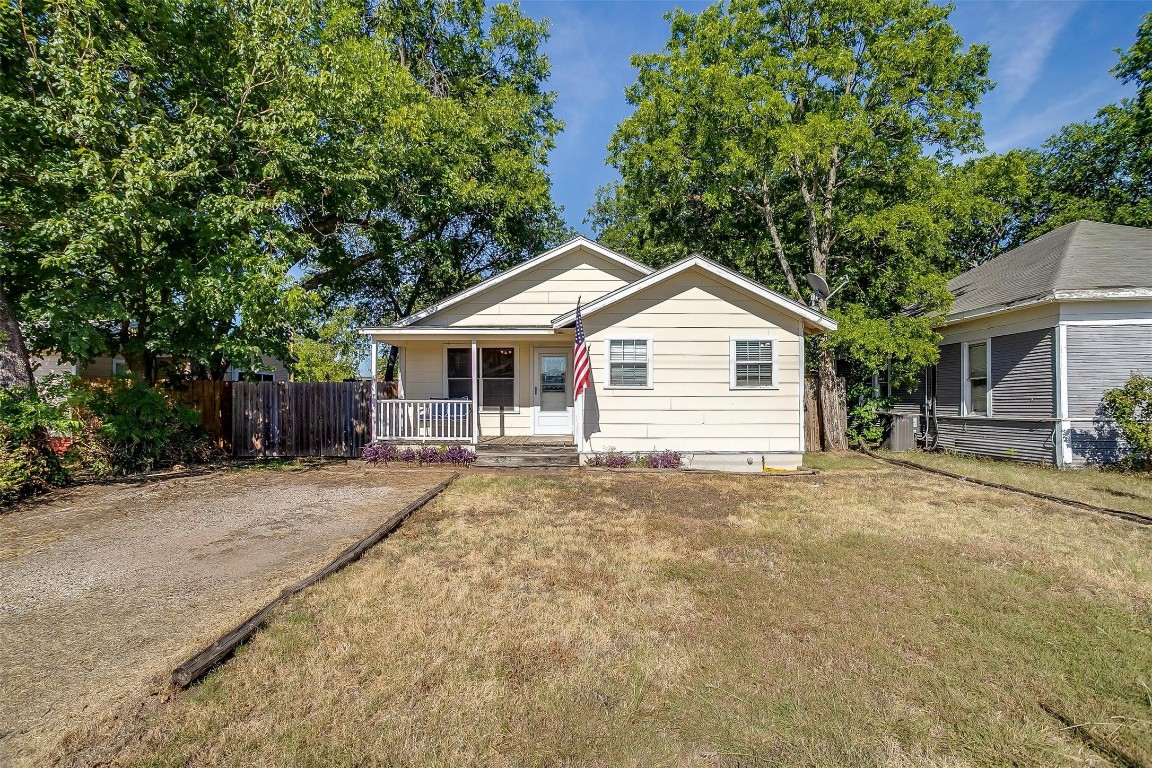 216 N Commerce Street Burleson TX 76028