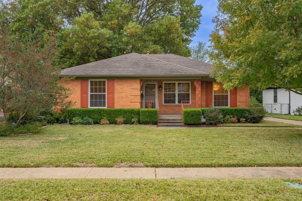 1928 Viewcrest Drive Dallas TX 75228
