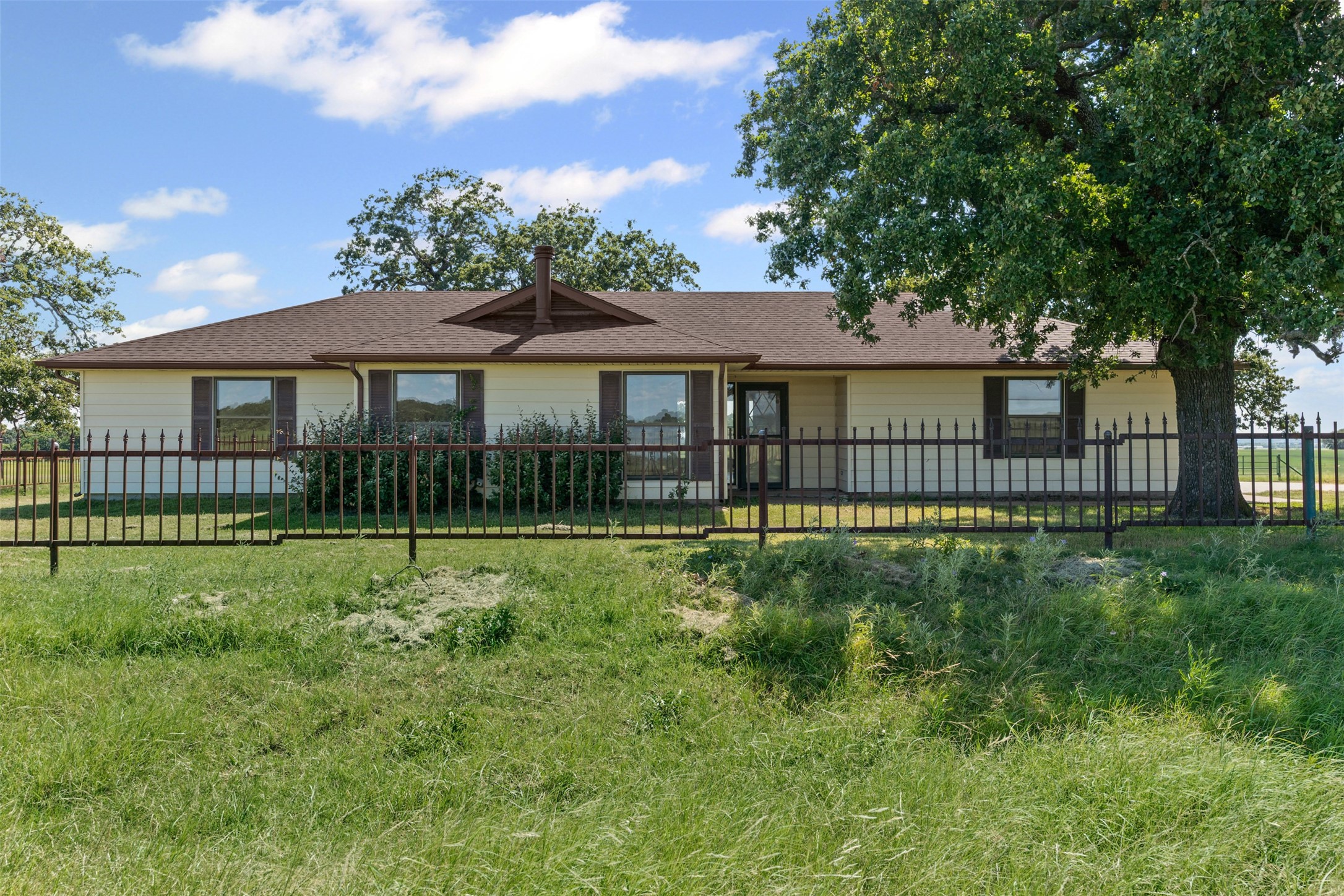 237 Hcr 1444 Blum TX 76627