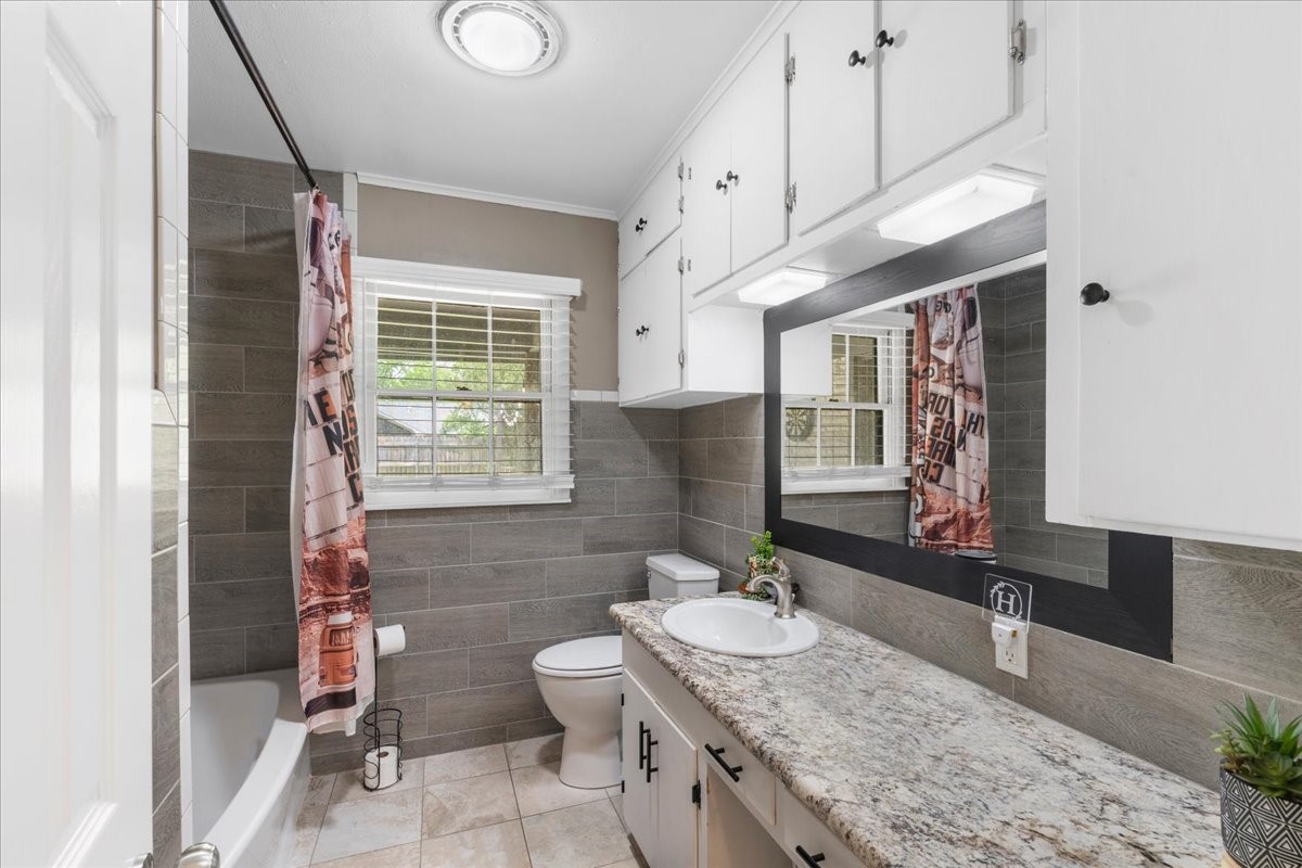 1904 W 4th Avenue Corsicana TX 75110