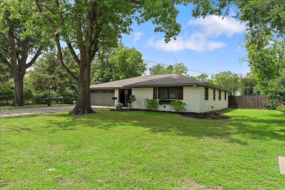 1904 W 4th Avenue Corsicana TX 75110