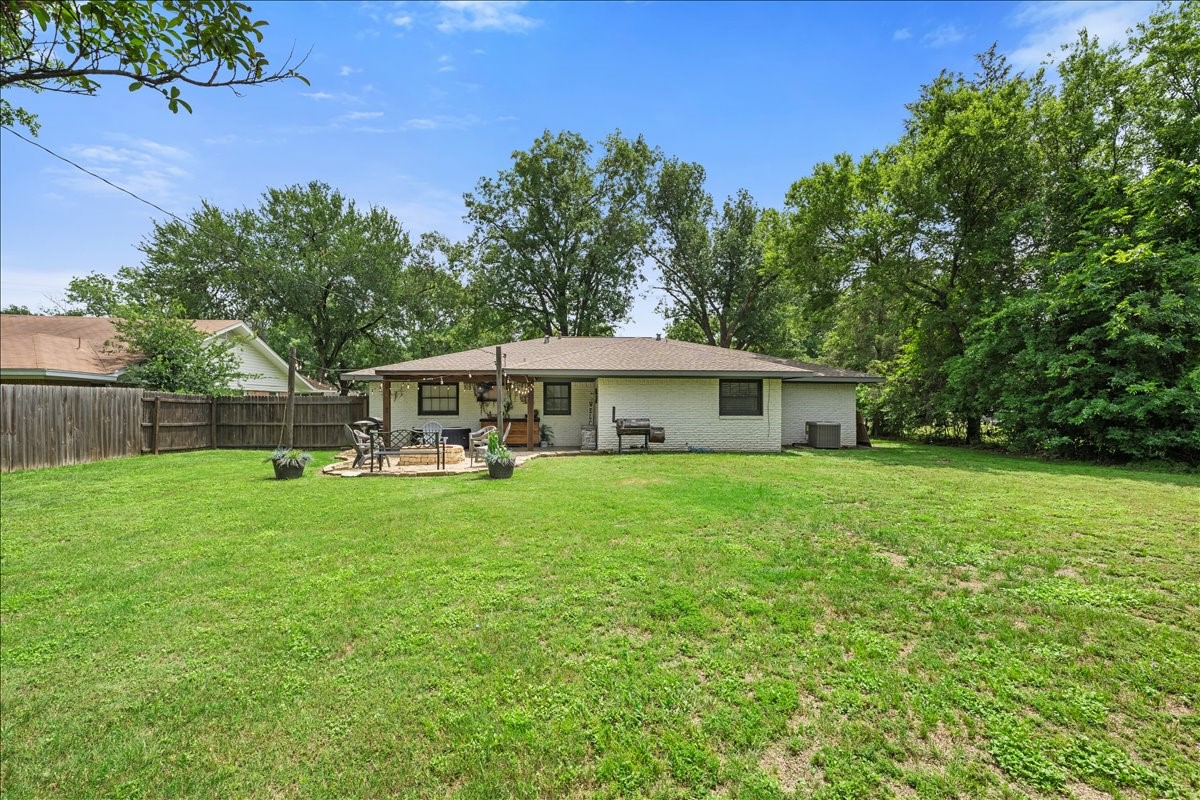 1904 W 4th Avenue Corsicana TX 75110