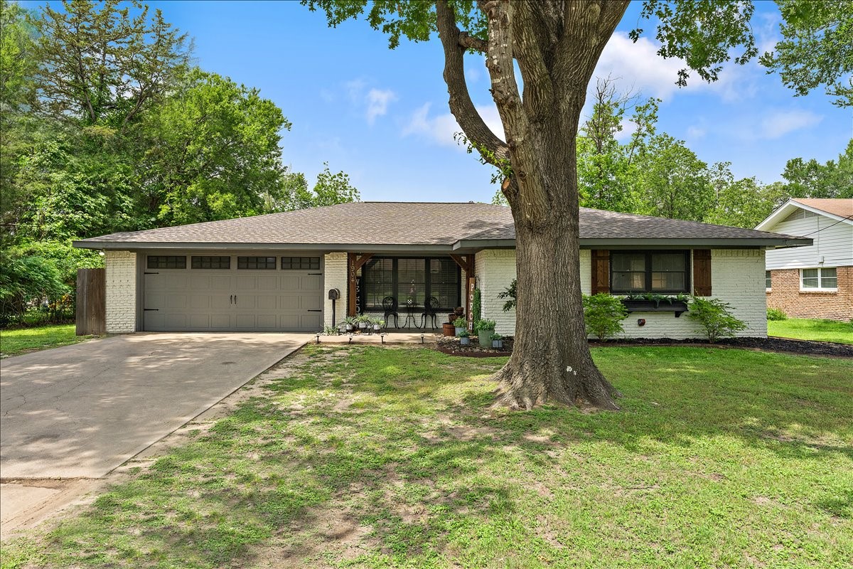 1904 W 4th Avenue Corsicana TX 75110