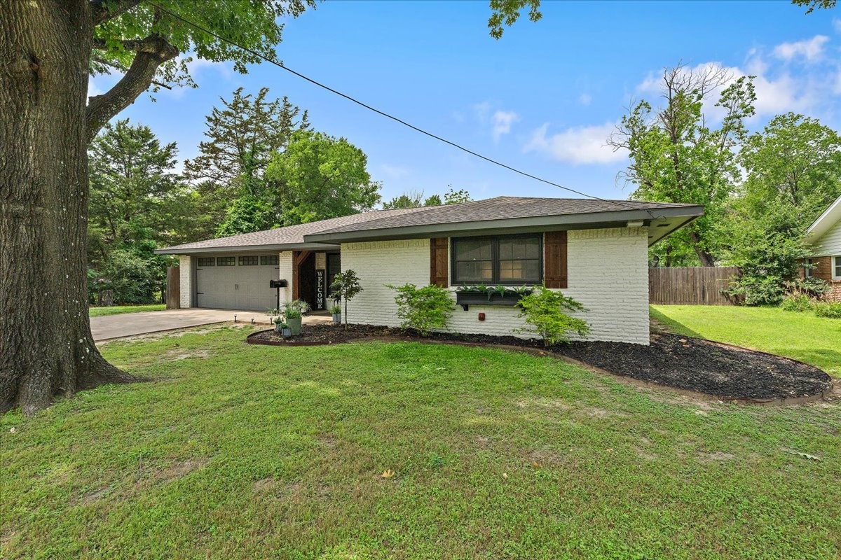 1904 W 4th Avenue Corsicana TX 75110