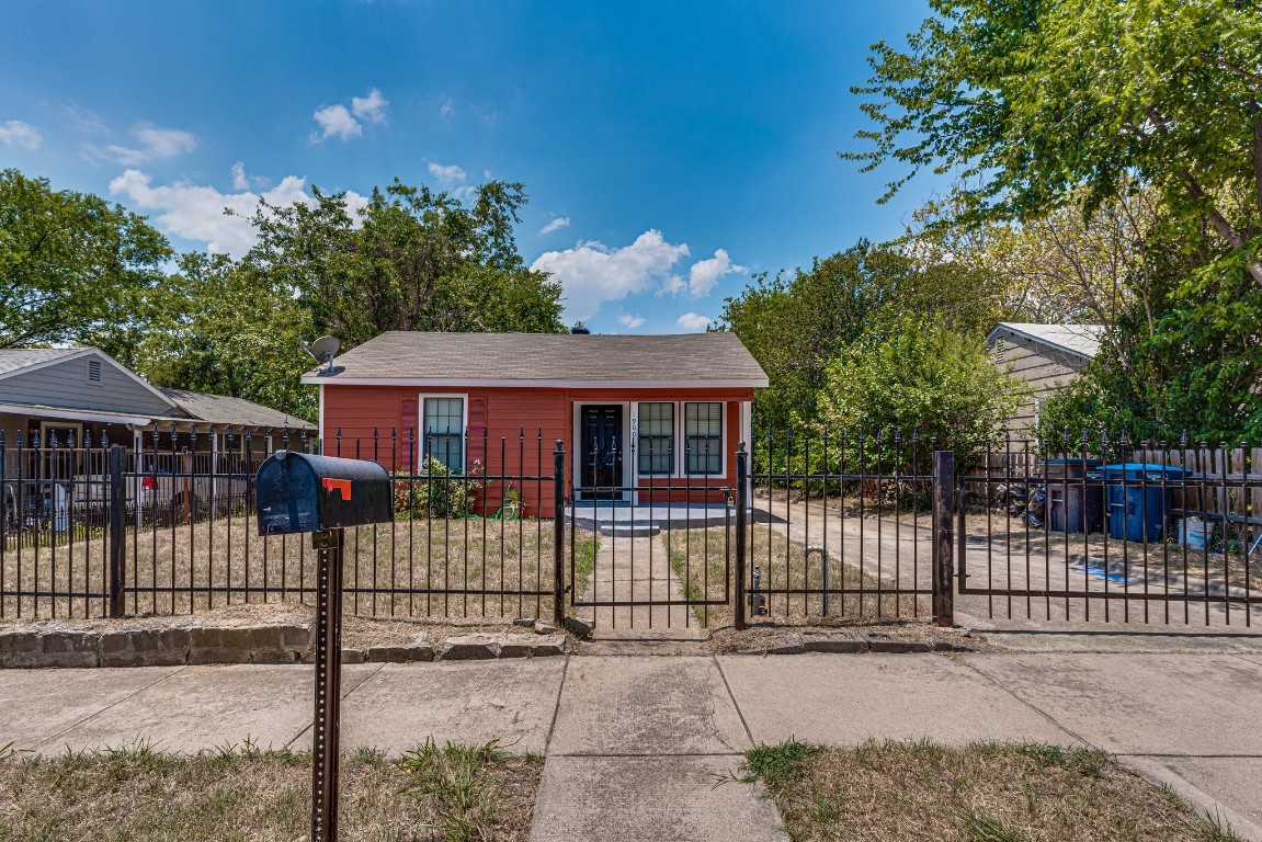 1900 Wiseman Avenue Fort Worth TX 76105