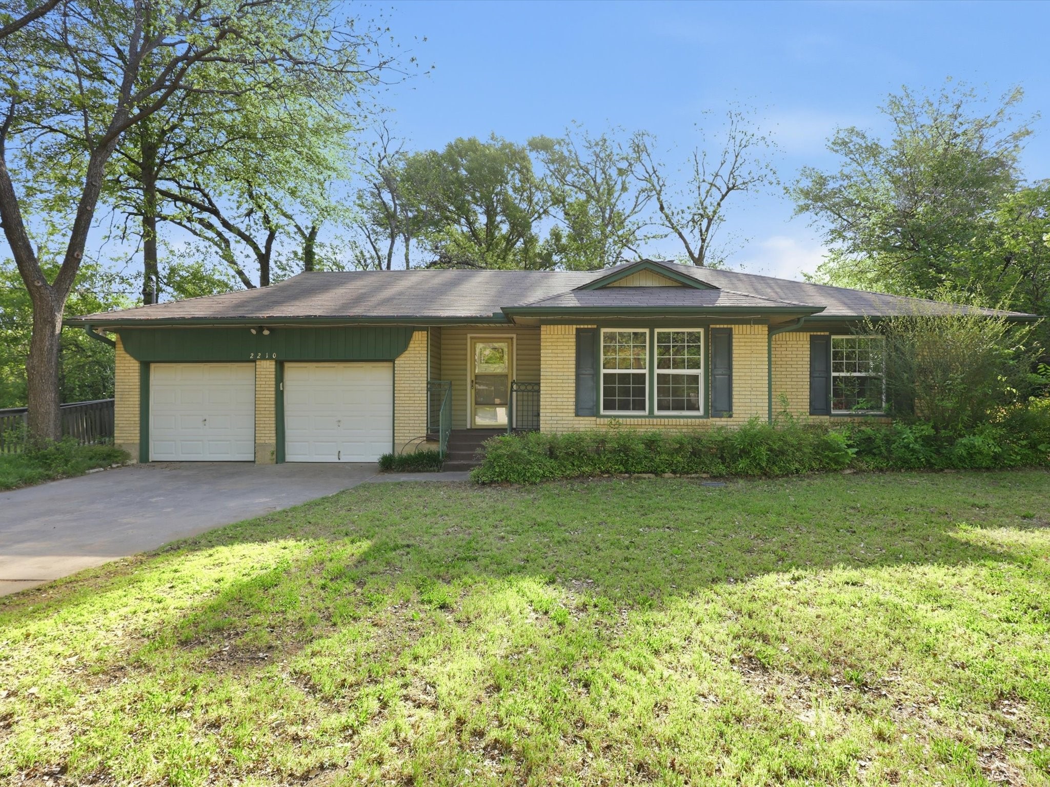2210 Robinwood Lane Denton TX 76209