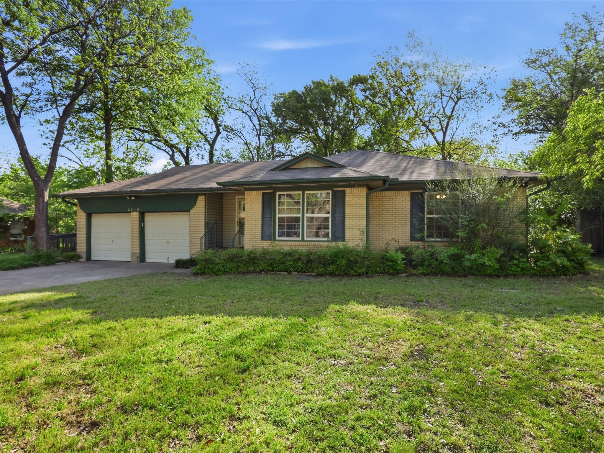 2210 Robinwood Lane Denton TX 76209