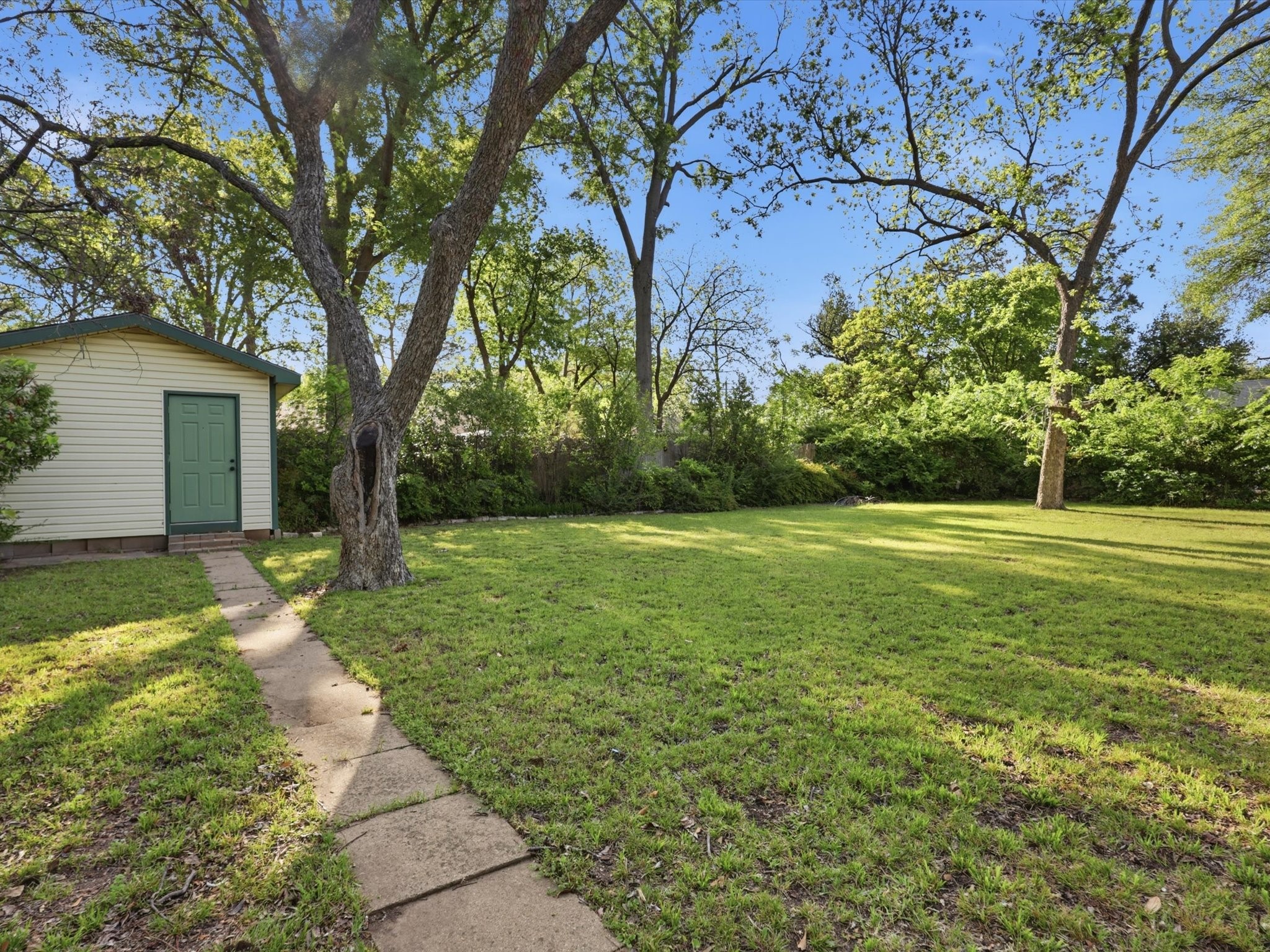2210 Robinwood Lane Denton TX 76209