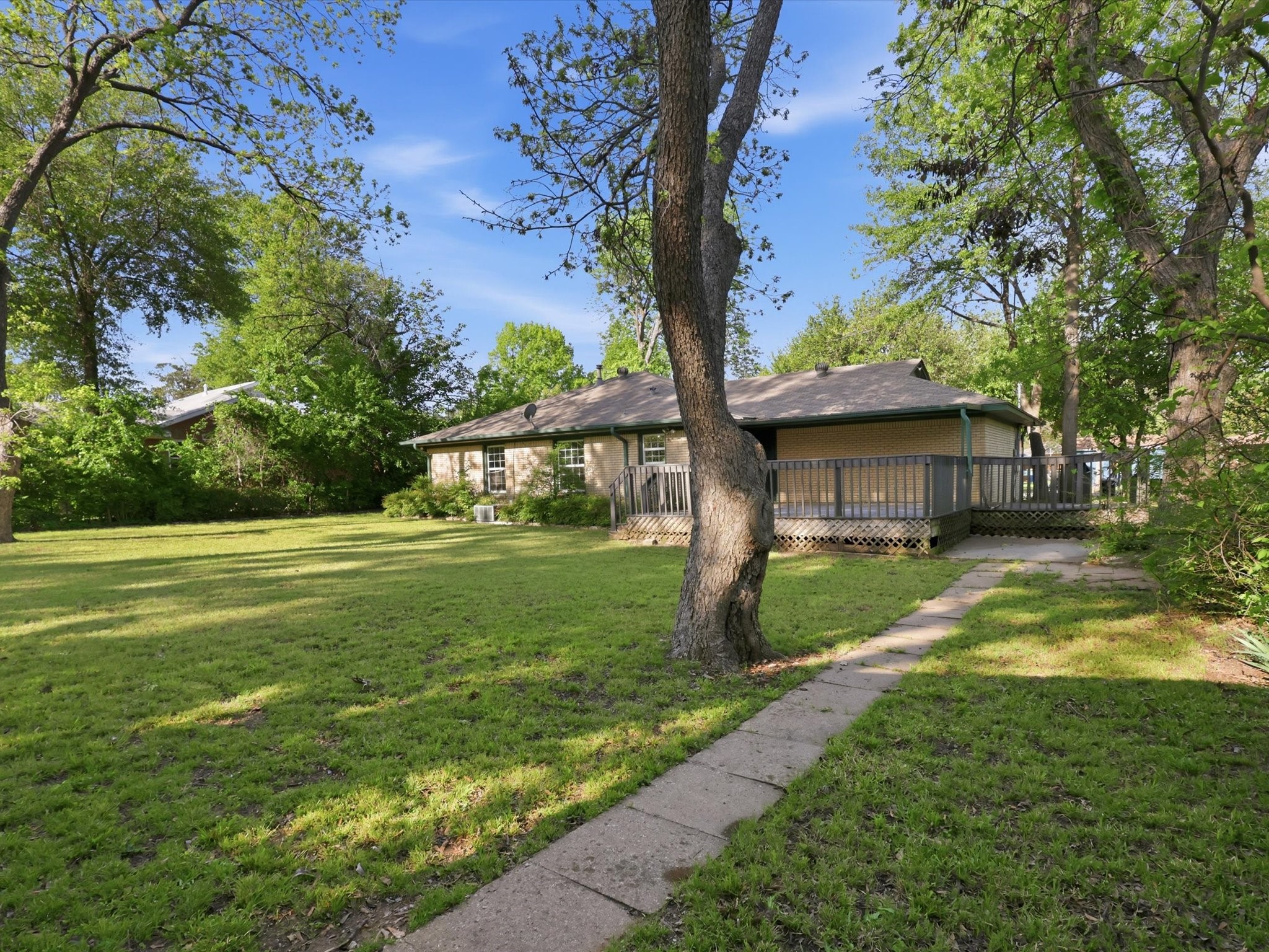2210 Robinwood Lane Denton TX 76209