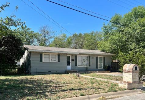 605 Dixon Street Cleburne TX 76033
