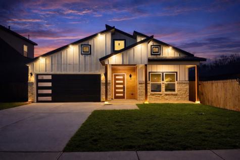 2705 S Jones Street Fort Worth TX 76104