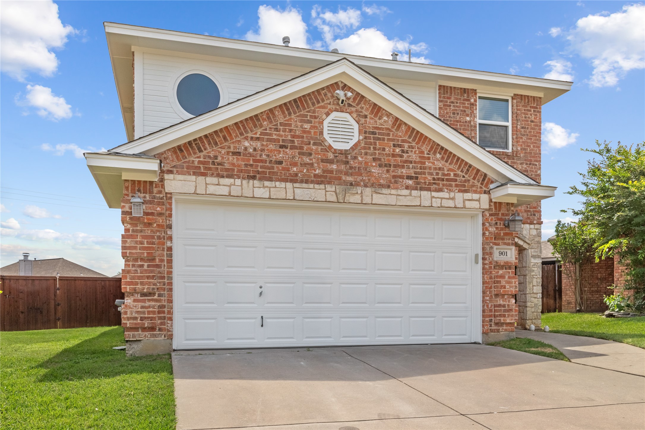 901 Saddle Drive Euless TX 76039