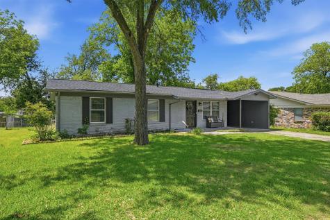 109 N Hickory Avenue Denison TX 75020
