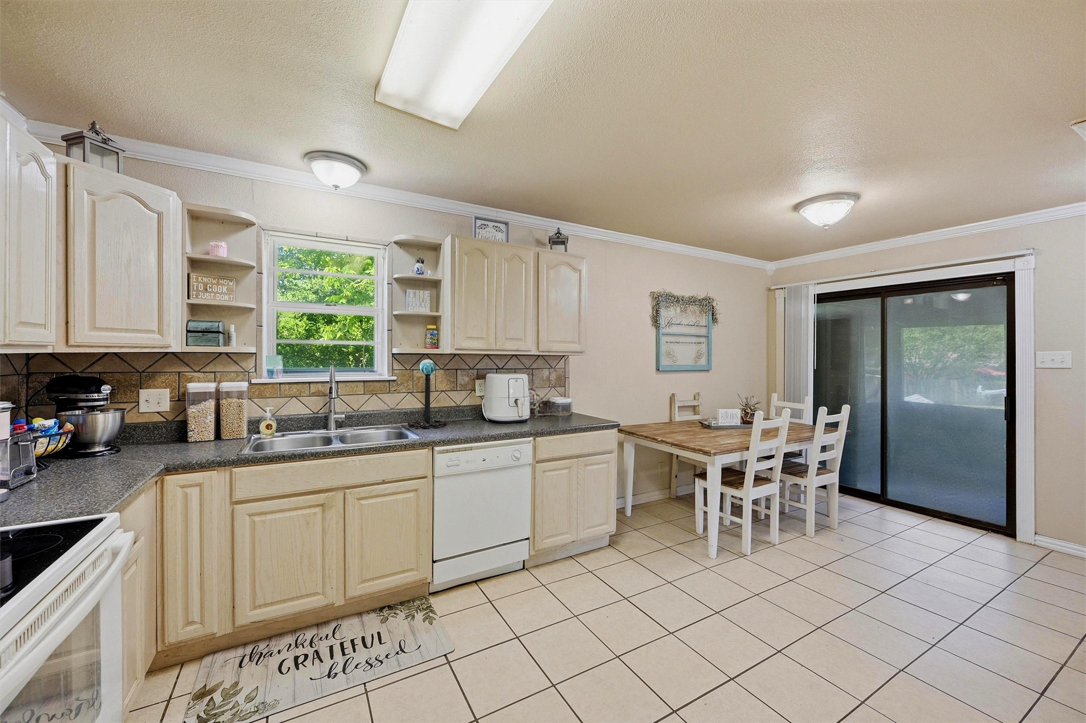 109 N Hickory Avenue Denison TX 75020