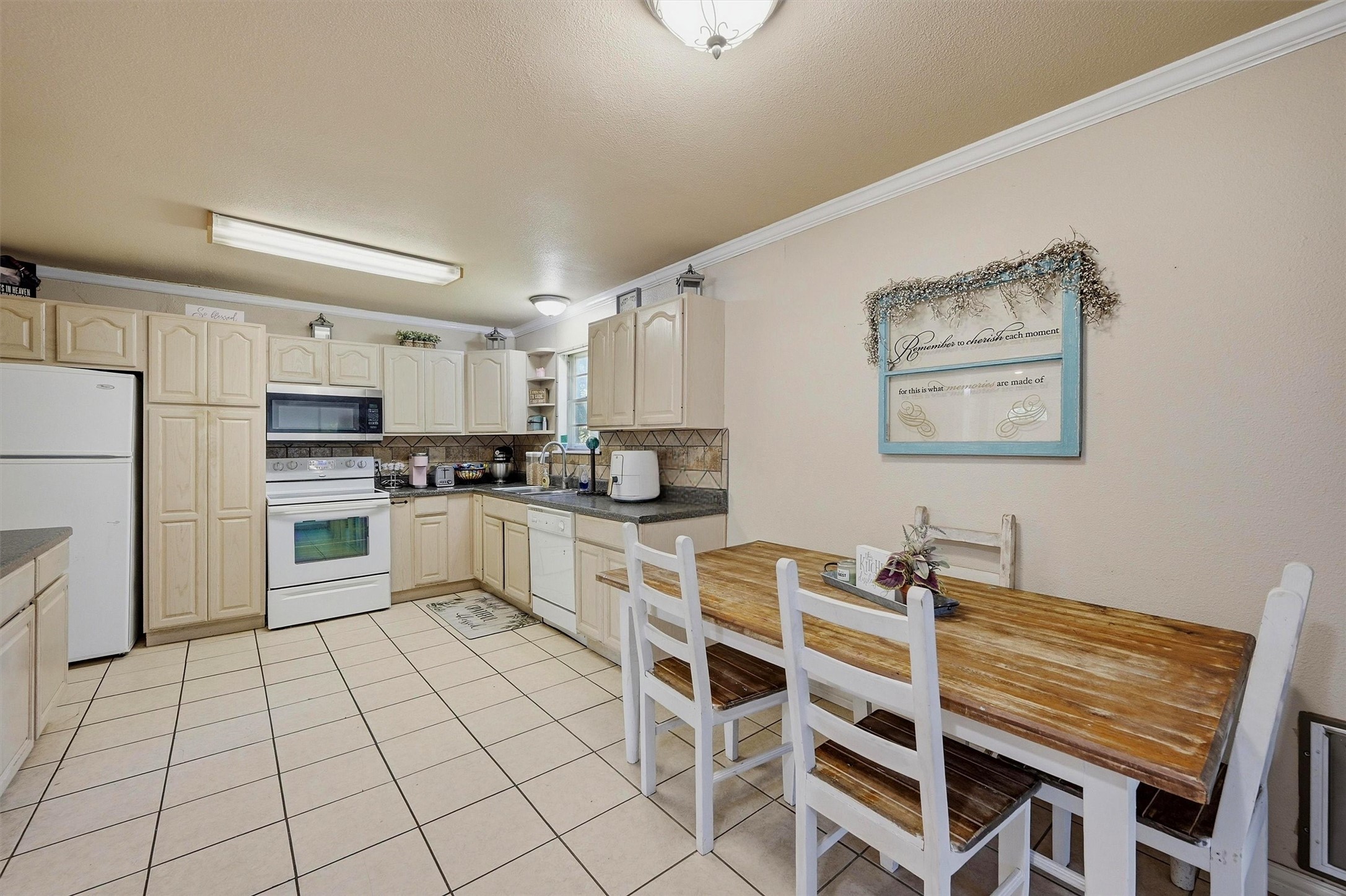 109 N Hickory Avenue Denison TX 75020